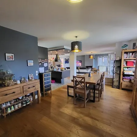 4-bedroom House, 2 Bathrooms, Swimming Pool, Eurexpo Villa