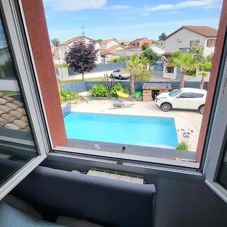 4-bedroom House, 2 Bathrooms, Swimming Pool, Eurexpo *