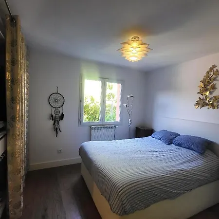 4-bedroom House, 2 Bathrooms, Swimming Pool, Eurexpo