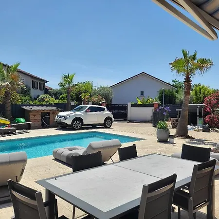 4-bedroom House, 2 Bathrooms, Swimming Pool, Eurexpo Villa Chassieu